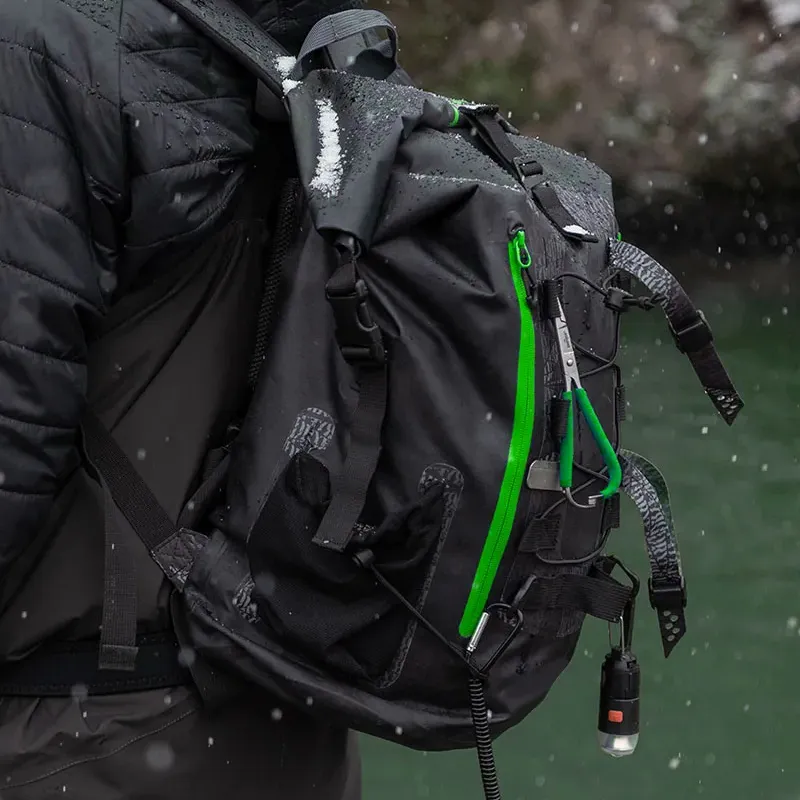 Leyi Popular Design Wholesale Durable Men Waterproof Backpack Fishing Zipper Bag